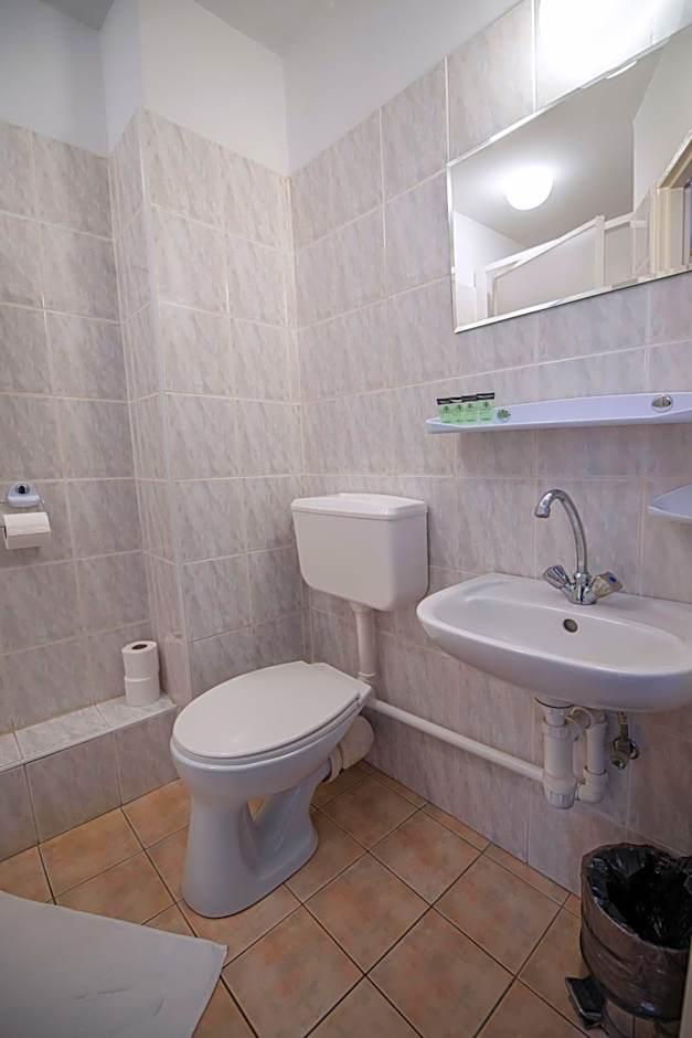 Economy Twin Room